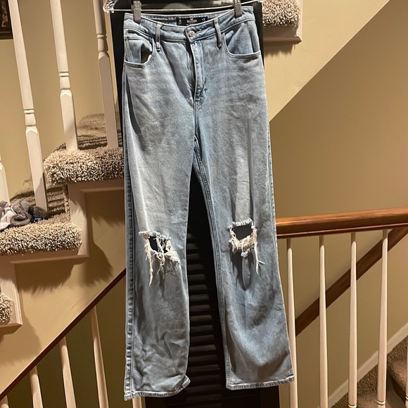 Hollister, size 3 regular ultra high rise dad Jean - Picture 1 of 6